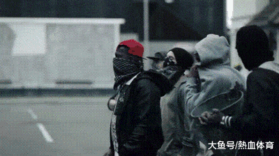  鸡成|搞笑GIF：这只鸡成精了吧！这么高还敢飞，真把自己当鸽子啦