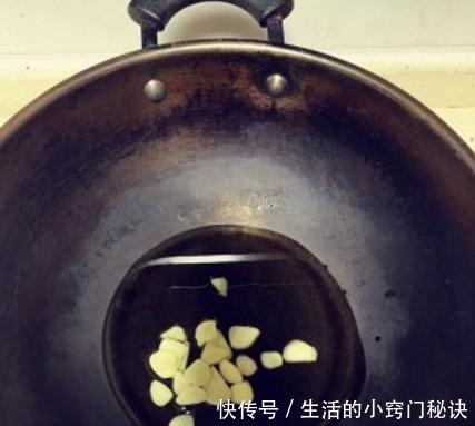 茄子的时|炒茄子时，先放茄子，还是先放油大厨教你正确做法，清爽不油腻