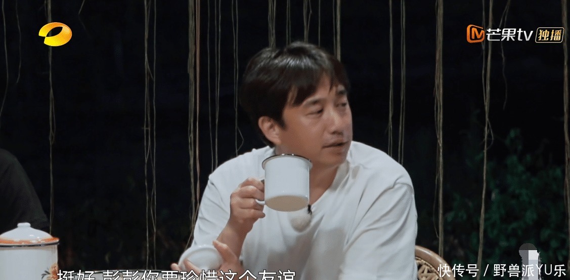彭昱畅|节目四十度高温,黄磊何炅不想干活,彭昱畅冒险摘椰子背负了太多