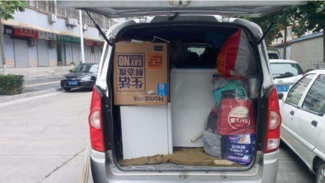 到底|面包车不能拉人也不能拉货?车主反问交警:那我到底干嘛用?