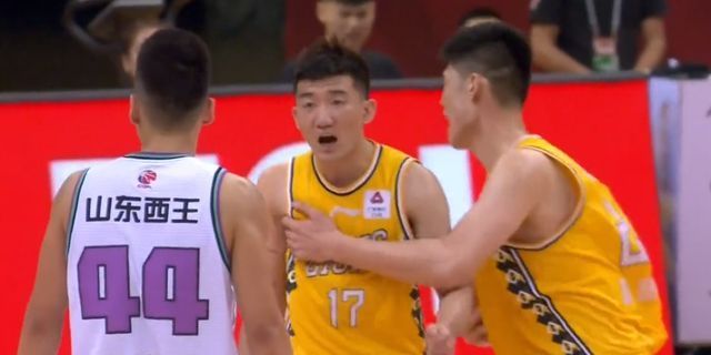 东险|孙铭徽怒吼陈培东险酿大冲突!有谁注意到,胡金秋一把拽住了他