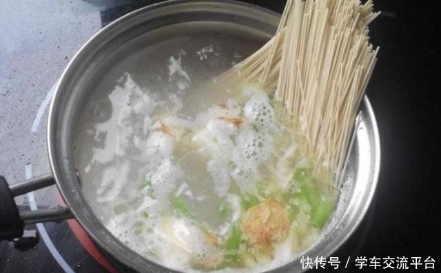 凉水|煮面条的时候,凉水下锅还是开水下锅看着简单,很多人却做错了