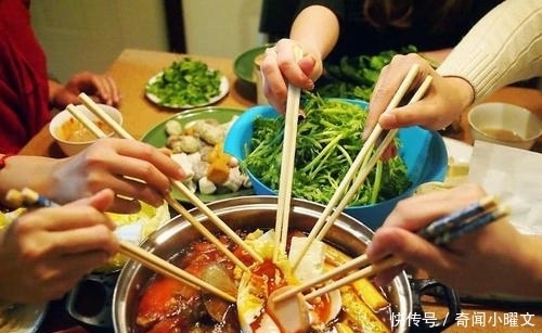 姑娘|5个姑娘吃火锅, 共花75元, 老板吼: 以后别来了, 不欢迎