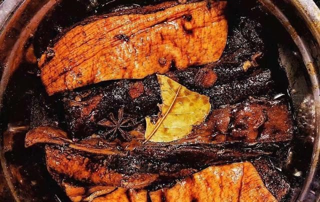 咸蛋黄|美味不用等,香肠、蛋黄酥、半芝士布丁烧、抄手、草莓芝士蛋糕