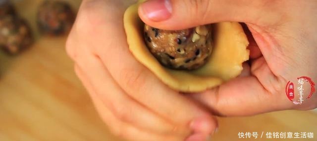 开裂|月饼怎么做好吃面点师教你正确做法,不开裂不塌陷,比买的还好