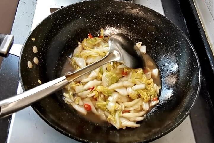 脆爽|66岁大厨说做醋溜白菜只放醋是不对的,牢记一步,酸辣又脆爽