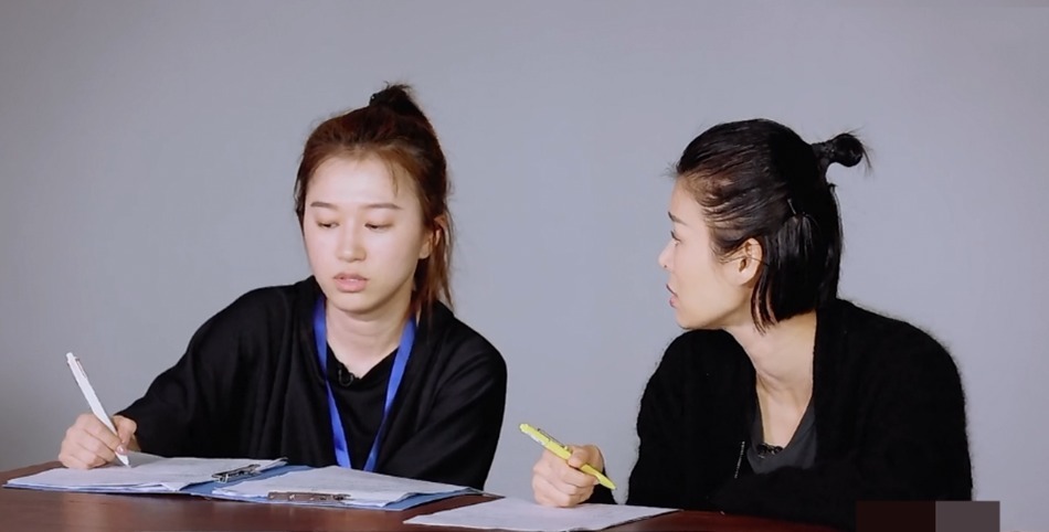 出手|被陈凯歌怒赞,让赵薇眼泛泪花,胡杏儿凭什么一出手就是王炸