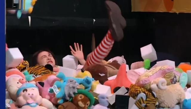 全员|《奔跑吧》彻底凉了,全员玩游戏放不开,状态掉线被吐槽赶着下班