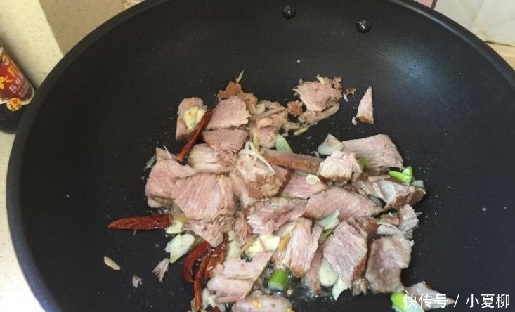 美味|炒猪肉不能直接下锅, 炒前多加“一步”, 猪肉又香又嫩, 超美味!