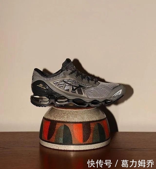 衣服|不会拍照的设计师不是一个好模特