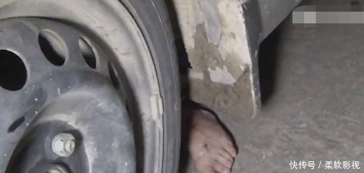  女司机|触目惊心！女司机驾车无故连撞5人，1名女子被卷入车底惨叫不止