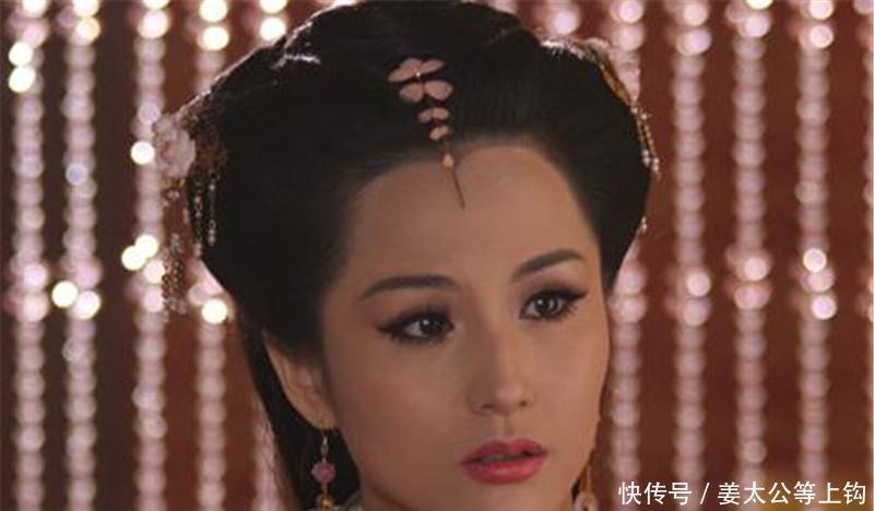 美貌|十岁进宫，因美貌被皇帝专宠，皇帝一死就投入他人怀抱