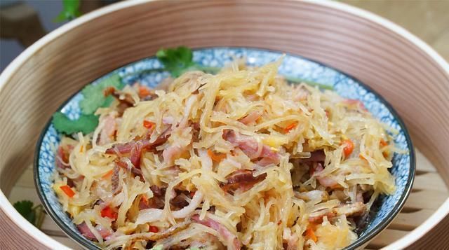  特鲜|开春了，家人最馋此菜，蒸一蒸8分钟上桌，特鲜香，次次都不够吃