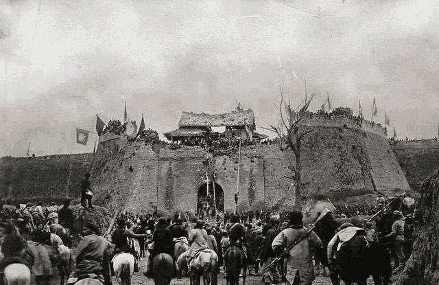 土匪|处决过万土匪的“英雄”,百姓为啥却如此愤怒地向其连开20枪?