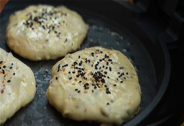 家常|入夏后,我家常做这面食,不揉面,不擀面,香甜松软有营养