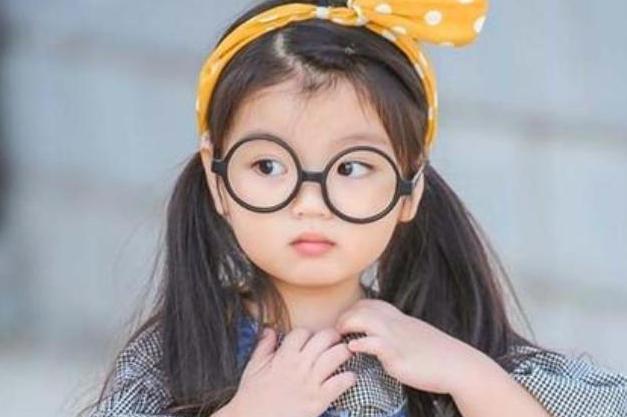  阿拉蕾|人美嘴甜小公主阿拉蕾，4岁出道即赚百万，现在过得如何