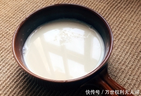 黄豆|早餐打豆浆,黄豆泡好不要直接打,教你1招,豆浆香浓更丝滑