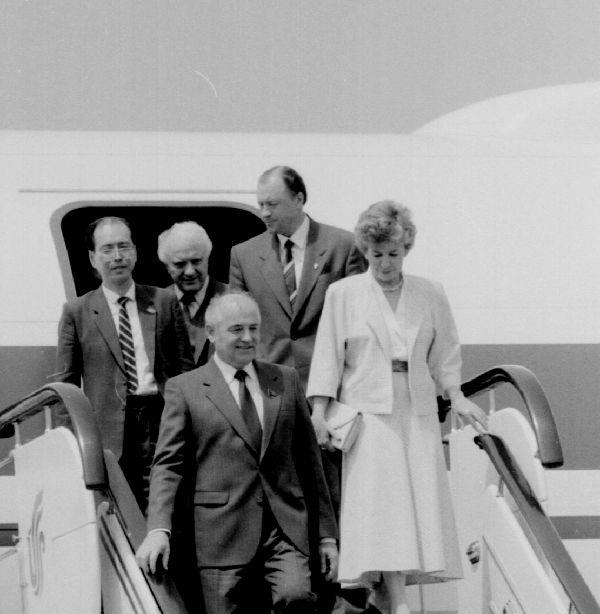 戈尔巴乔夫|老照片:1989年戈尔巴乔夫访华