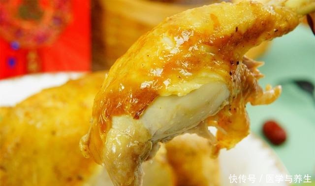 滴水|把整只鸡扔进电饭煲,不放1滴水和油,出锅香过吃烤鸡,太解馋了