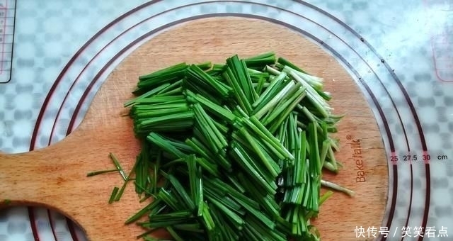  季节|农村里不要钱的野葱，城里人抢着买，下饭香喷喷，错过季节就没了