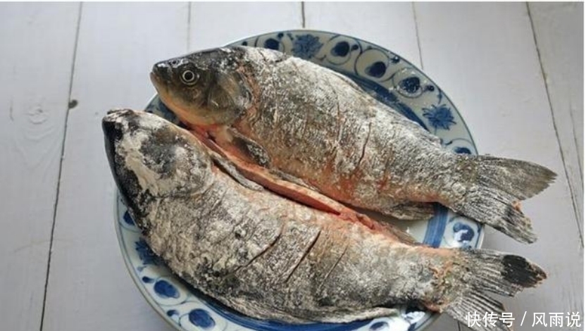 炖锅|鲫鱼炖锅汤汁鲜美,宵夜的首选,赶紧学起来吧