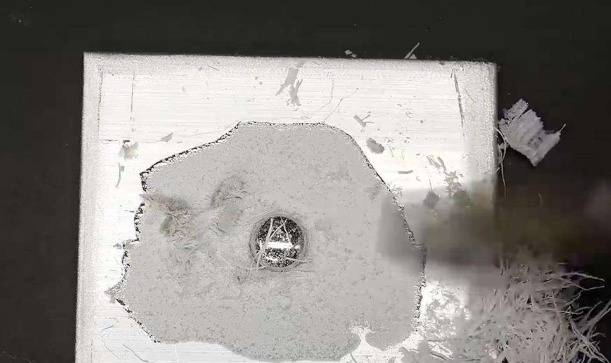 铝板|为什么一滴水银就能摧毁飞机？将水银滴在铝板上，画面太壮观了