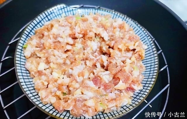 快手|这菜不放一滴油,滑嫩入味,15分钟就出锅,远离油烟,老少皆宜!