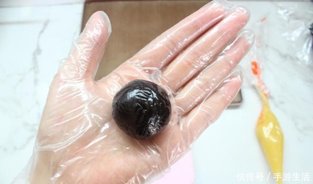 巧克力桃山|这种月饼创意满分,但减肥人士看看就行了,咬一口就胖5斤!