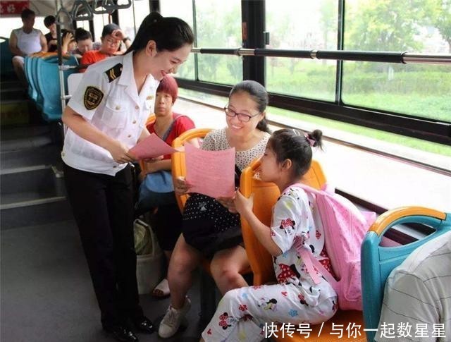 琪琪妈|4岁男孩车上被要求让座，宝妈怒极回怼“不许让”，结局很解气