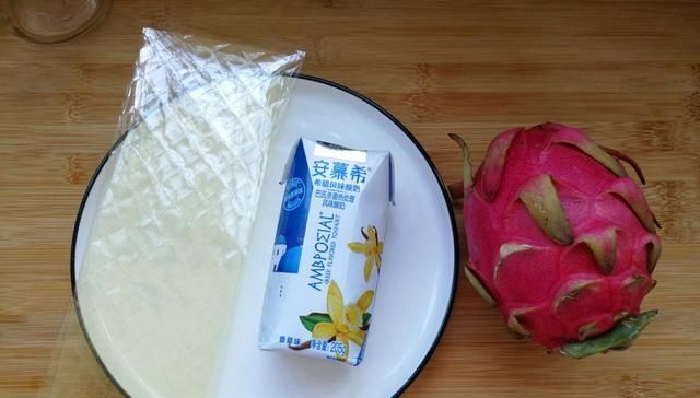 双色|火龙果换种吃法,加点酸奶做双色布丁,成本低成功率高