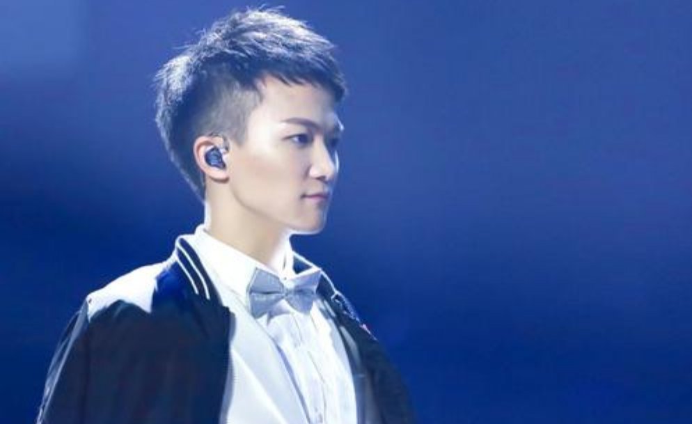  回答|记者问华晨宇周深的歌唱技巧，华晨宇的回答使听众大笑