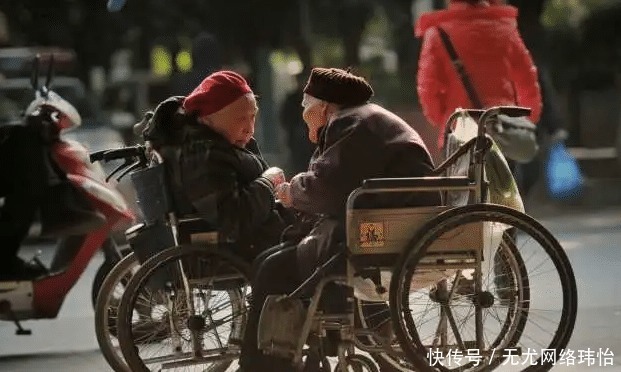  路上|上学路上推轮椅致17万索赔，老人与小孩口述不一，是碰瓷吗？