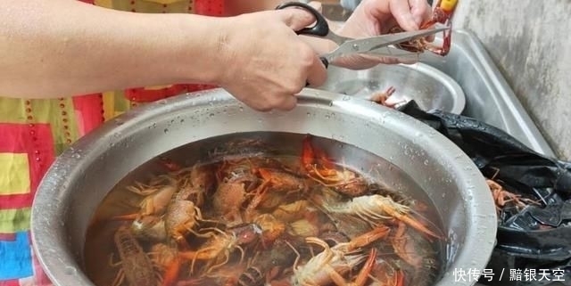 简单|蒜泥龙虾家常做法超简单,看一次就学会,一人3斤不够吃