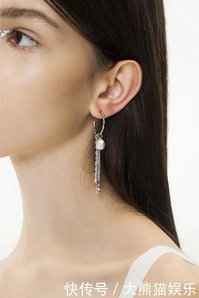 珍珠饰品|年轻人越来越爱珍珠配饰，看看都有哪些明星带火的款