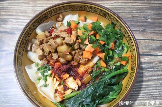 大碗宽面|面条不要手擀了,大厨教你做“油泼干拌二合一”,天天吃都不腻