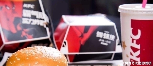 华莱士|同样12元的汉堡,肯德基华莱士和汉堡王对比,切开后它“打脸”了