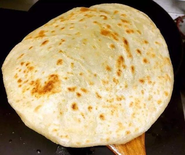 牢记|烙饼发干发硬别再只会开水烫面了，牢记这2点，烙饼柔软层次多