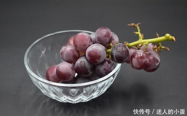 去皮|原来葡萄去皮去籽这么简单,只需一根牙签,轻松解决,方法太棒了