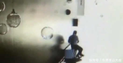 苹果|迷惑！长凳上的苹果手机是保安的还是失主的失主监控一清二楚