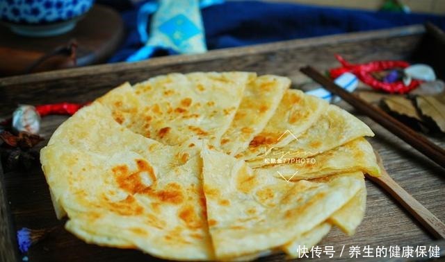 烙饼|烙饼总是发硬不起层牢记这一步,个个松软起层,比手抓饼好吃!