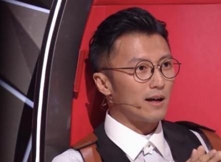 遭吐|《好声音》首播遭吐槽,导师抢人凸显尴尬,选错播放平台是硬伤