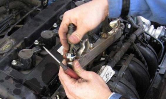  无用|修理厂工作8年小舅子道出秘密汽车上最无用的四大保养，别被坑