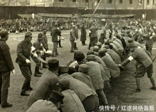 伪军|给到场的伪军发包子吃！别开生面的日军与伪军合办的运动会