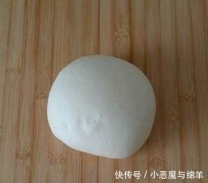  简单|两分钟学会生煎包的做法，简单易学，皮软底脆，咸香多汁