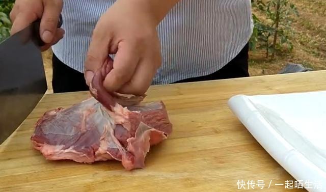 牛肉|土豆烧牛肉,做法简单,口感嫩滑