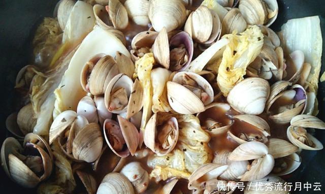 花样|顺德名菜卜卜蛤蜊,用鲜辣汤和暖身玩白贝“花样”