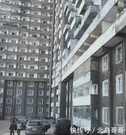 老百姓|朝鲜特色居民楼,沿街一面光鲜,另一面却没涂料,民众的日子舒服
