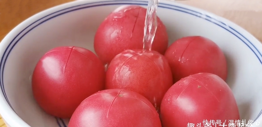 做法|吃了30年西红柿,最近学会一种做法,不炒不凉拌,一次做6个真香