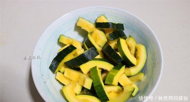 南瓜炖小鸡|鸡肉和它是绝配，可惜很多人没吃过，2元一斤，现在吃正当时