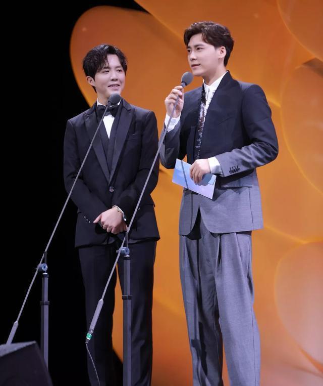 白皙|金鹰奖女星高清同框照:赵丽颖白皙完胜谭松韵,宋茜状态不如陶虹